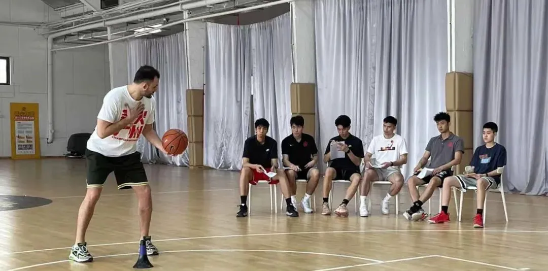 大学生球员如何应对季后赛压力_0